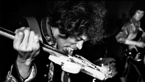 jimi-hendrix-la-chitarra-che-ha-fatto-la-stor-L-IDdl2n